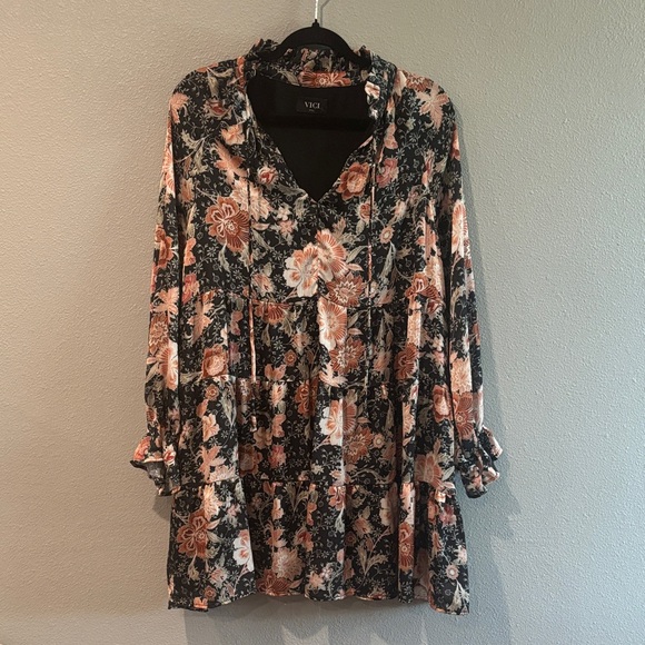 Vici Dresses & Skirts - Vici Black and Pink Floral Dress